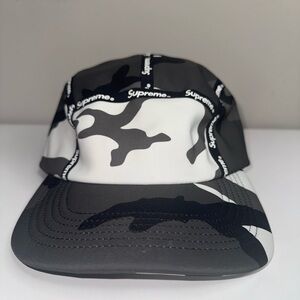 Supreme Taped Seam
WINDSTOPPER Camp Cap “Snow Camo” FW20